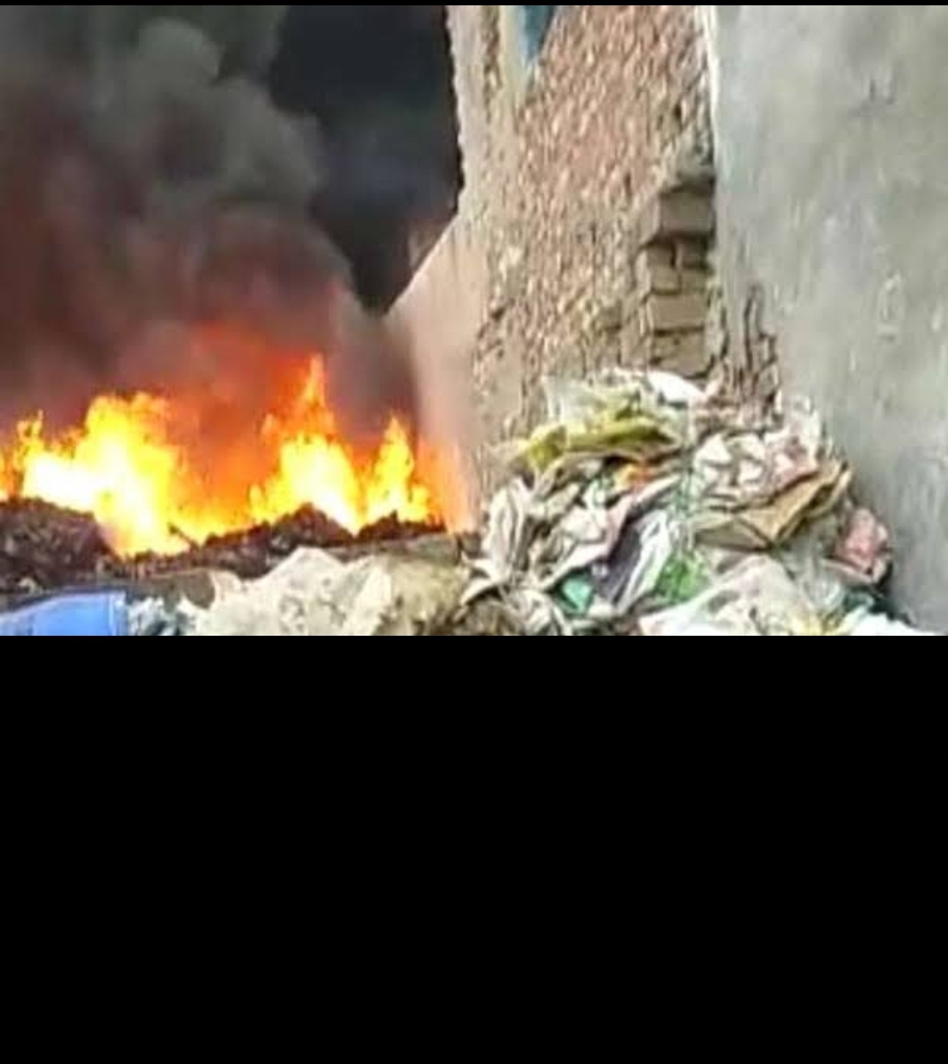 बंद गोदाम में आग से लाखों का नुकसान